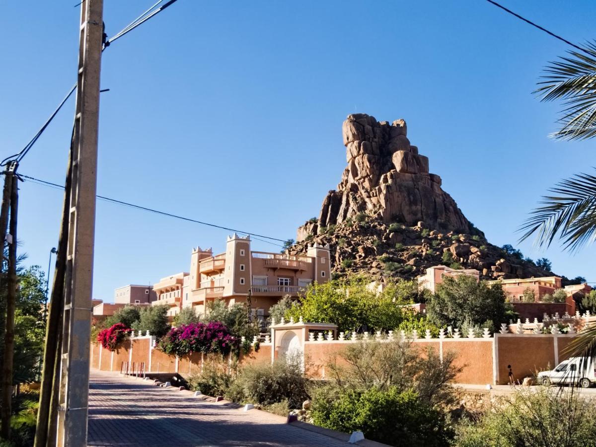 Auberge Et Hotel Les Amis Tafraout Eksteriør bilde
